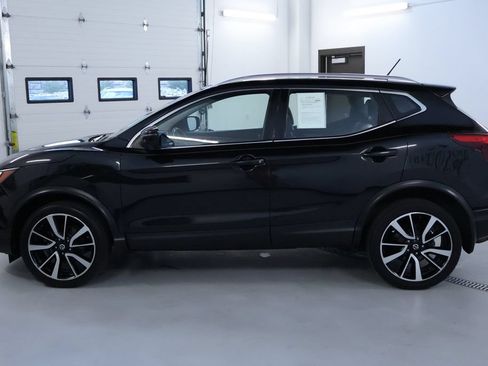 Used 2018 Nissan Rogue Sport SL w/ SL Premium Package AWD/4WD image 4