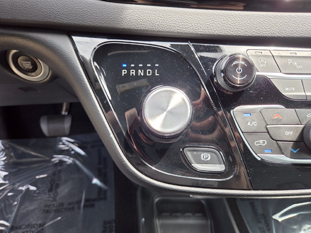 Used 2025 Chrysler Pacifica Select FWD image 33