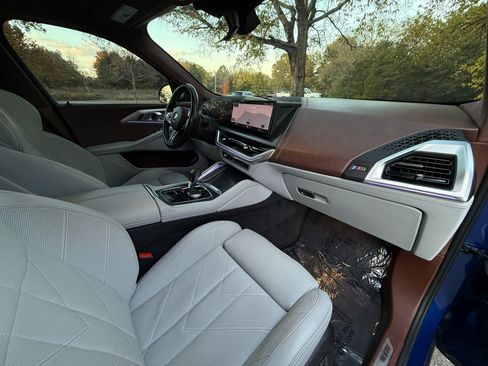 Used 2024 BMW XM image 40