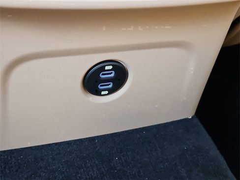 Certified 2025 Porsche Macan image 25