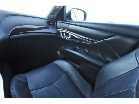 Used 2017 INFINITI Q70 3.7 image 13