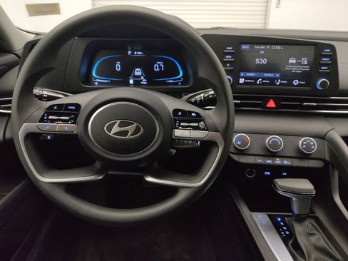 Used 2025 Hyundai Elantra SE image 22