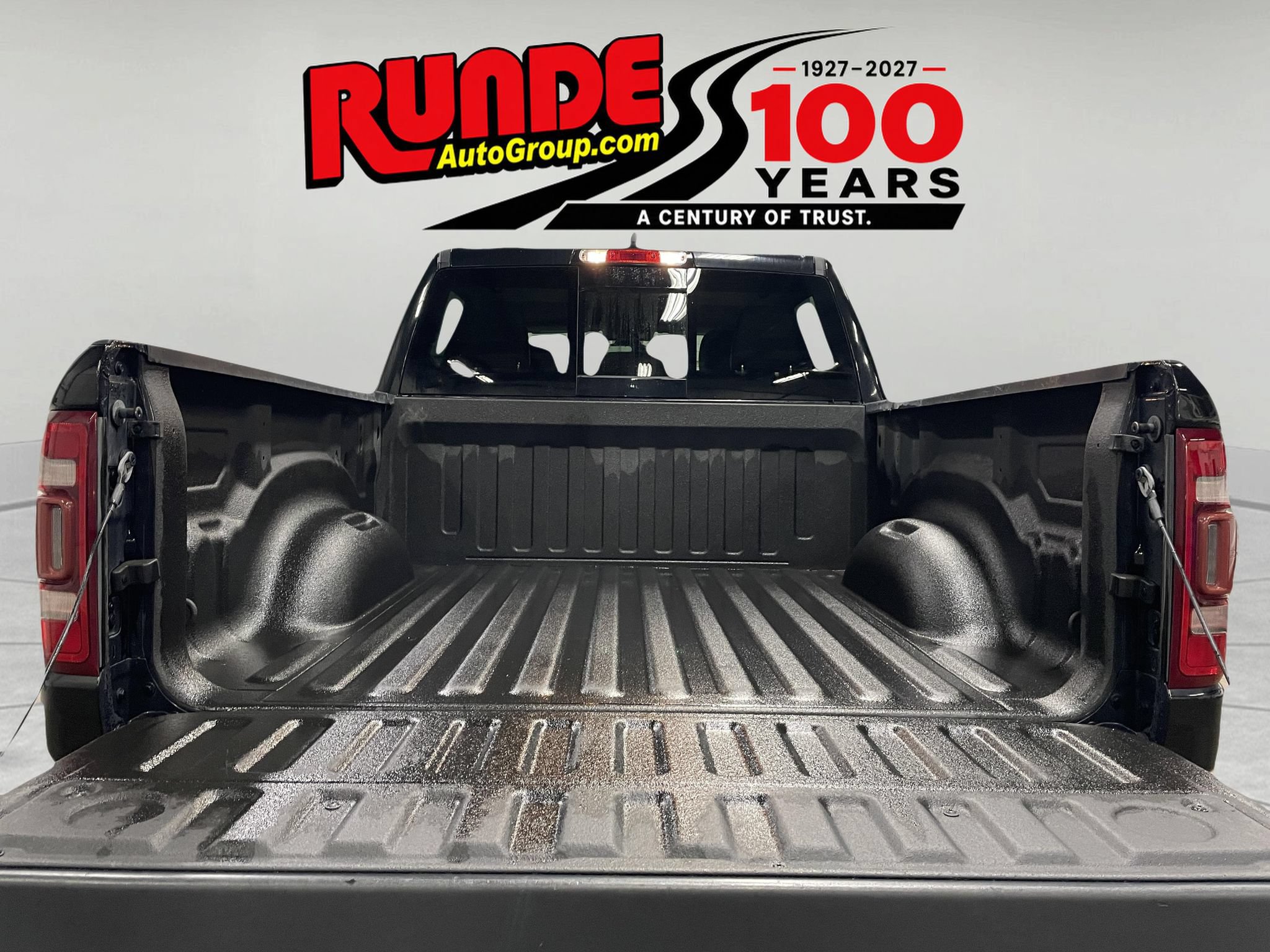 Used 2019 RAM 1500 Laramie AWD/4WD image 16