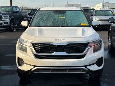 Used 2023 Kia Seltos LX AWD/4WD image 3