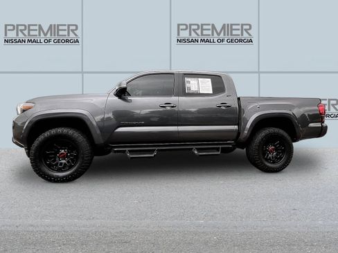 Used 2022 Toyota Tacoma SR5 w/ Technology Package RWD image 4