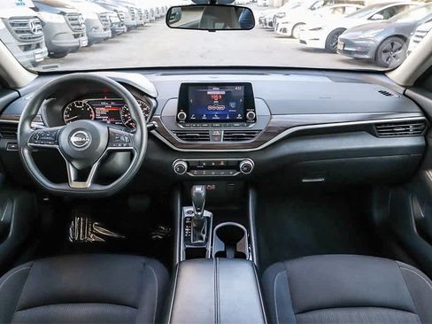 Used 2024 Nissan Altima 2.5 SV image 12