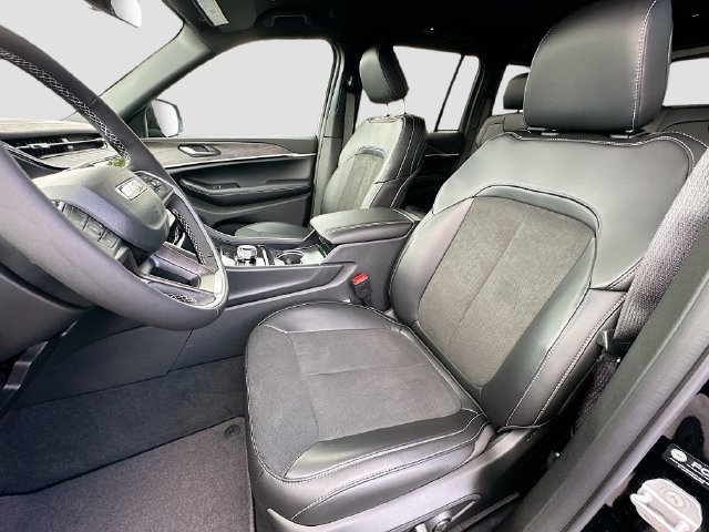 New 2026 Jeep Grand Cherokee Altitude AWD/4WD image 15