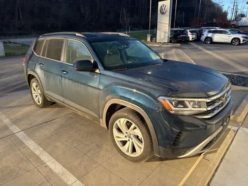 Certified 2023 Volkswagen Atlas SE image 3