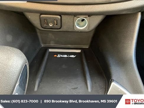 Used 2023 Chevrolet Traverse LT w/ LPO, Floor Liner Package image 23
