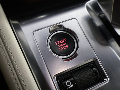 Used 2022 Jaguar F-PACE SVR image 43