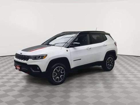 Used 2025 Jeep Compass Trailhawk AWD/4WD image 30