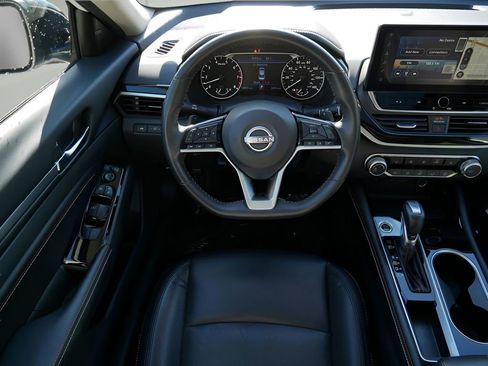 Used 2023 Nissan Altima 2.5 SR w/ SR Premium Package FWD image 13