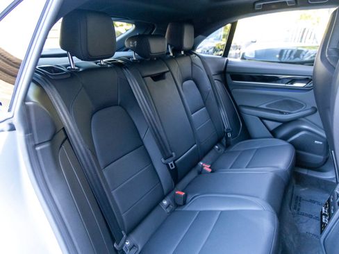 Certified 2025 Porsche Macan Electric RWD image 51