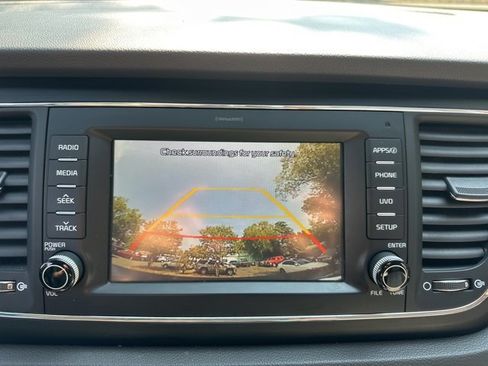 Used 2017 Kia Sedona LX w/ LX Essentials Premium Package image 19