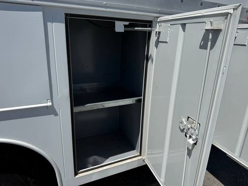 Used 2005 Ford E-350 and Econoline 350 Super Duty RWD image 23