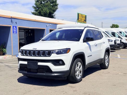 Used 2025 Jeep Compass Latitude AWD/4WD image 1