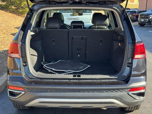 Used 2023 Volkswagen Taos SE w/ Panoramic Sunroof Package image 9