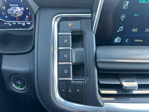 Used 2024 Chevrolet Tahoe LT w/ LT Signature Package AWD/4WD image 4
