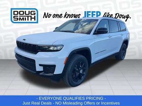 New 2025 Jeep Grand Cherokee L Laredo image 1
