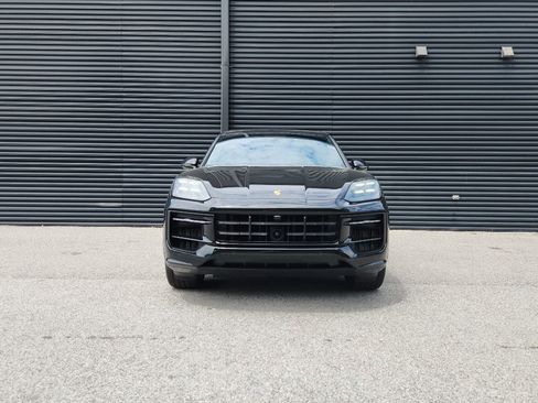 Certified 2025 Porsche Cayenne GTS w/ Premium Package Plus AWD/4WD image 8