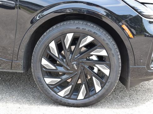 Used 2024 Lincoln Nautilus Reserve w/ Equipment Group 203A AWD/4WD image 4