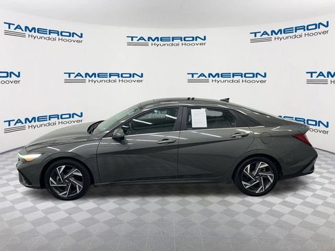 Used 2024 Hyundai Elantra Limited FWD image 2