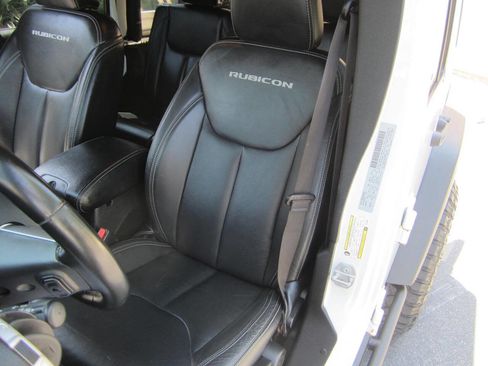 Used 2017 Jeep Wrangler Unlimited Rubicon AWD/4WD image 29