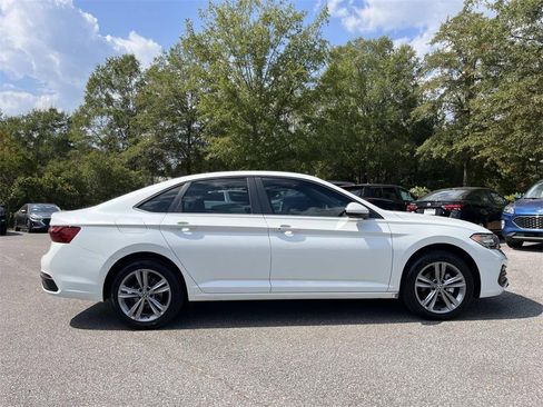 Used 2022 Volkswagen Jetta SE image 7