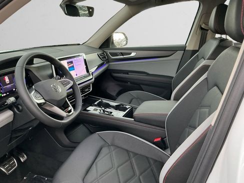 New 2026 Volkswagen Atlas Peak Edition image 9