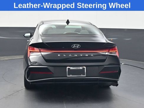 Used 2024 Hyundai Elantra SEL w/ Convenience Package FWD image 5
