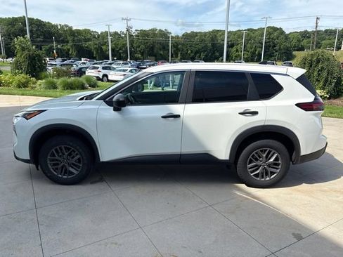 Used 2024 Nissan Rogue S FWD image 4