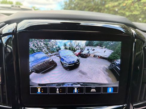 Used 2023 Chevrolet Traverse RS AWD/4WD image 31