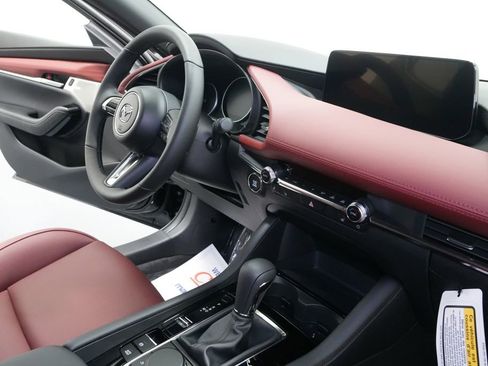 New 2026 MAZDA MAZDA3 Hatchback w/Premium Plus Pkg AWD/4WD image 28