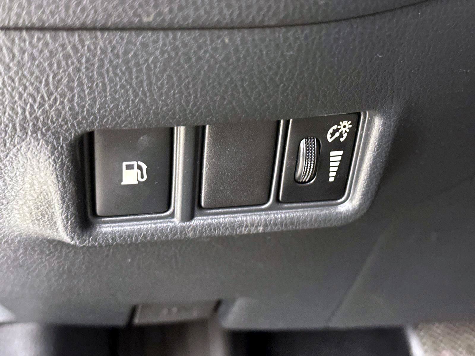 Used 2019 Toyota C-HR XLE FWD image 18