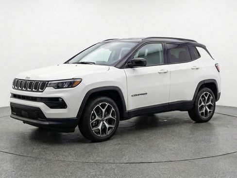 Used 2025 Jeep Compass Limited image 3