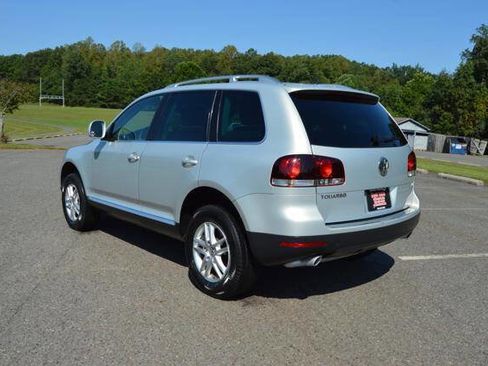 Used 2009 Volkswagen Touareg VR6 image 6