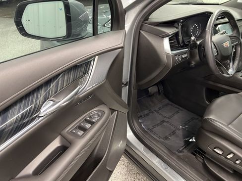 Used 2023 Cadillac XT6 Premium Luxury w/ Technology Package FWD image 18