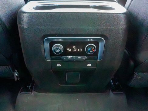 Used 2021 Chevrolet Suburban LT RWD image 38