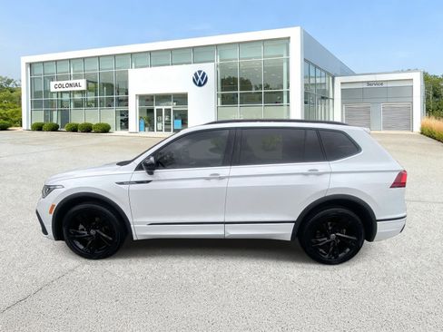 Certified 2023 Volkswagen Tiguan SE R-Line AWD/4WD image 2