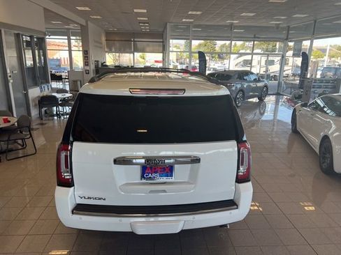 Used 2019 GMC Yukon Denali w/ Denali Ultimate Package image 9