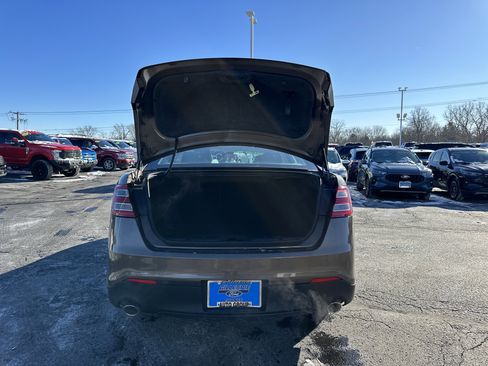 Used 2016 Ford Taurus SE image 5