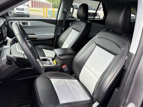 Used 2023 Ford Explorer XLT w/ Equipment Group 202A AWD/4WD image 10
