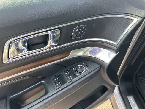 Used 2018 Ford Explorer Limited FWD image 15