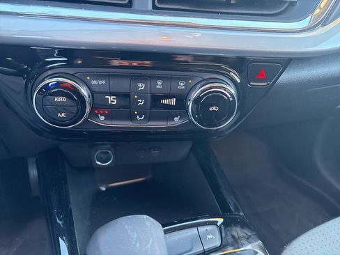 Certified 2025 Chevrolet Trax LT w/ Driver Confidence Package image 10