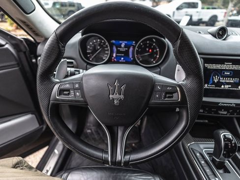Used 2017 Maserati Levante S image 9