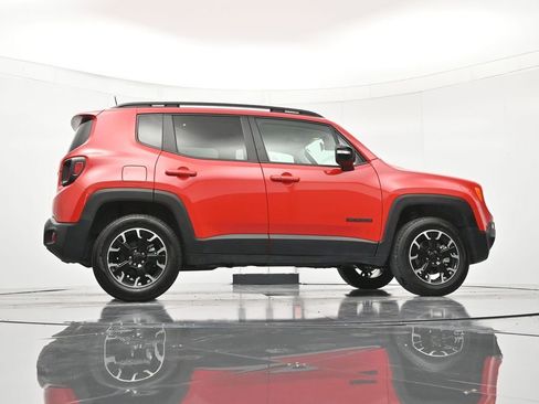 Used 2023 Jeep Renegade Latitude AWD/4WD image 39