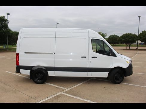 Used 2025 Mercedes-Benz Sprinter 2500 image 6