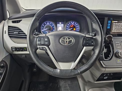 Used 2015 Toyota Sienna XLE Premium FWD image 14