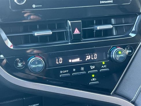 Used 2022 Toyota Camry SE image 21