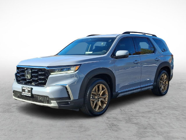 Used 2024 Honda Pilot Touring image 3